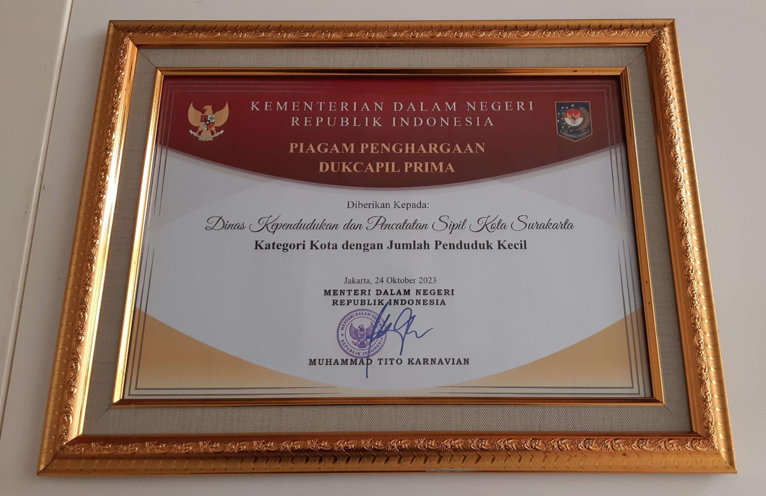 Piagam Penghargaan Dukcapil Prima Kategori Kota Jml. Penduduk Kecil Kategori Nasional Piagam Penghargaan Dukcapil Prima Kategori Kota Jml. Penduduk Kecil Kategori Nasional