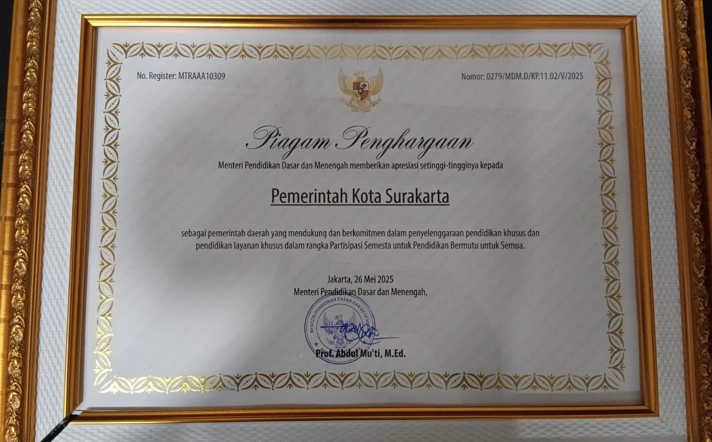 6. Penyelenggaraan Pendidikan Khusus dan Pendidikan Inklusif Piagam Penghargaan Sebagai Pemerintah Daerah Yang Mendukung Dan Berkomitmen Dalam Penyelenggaraan Pendidikan Khusus Dan Pendidikan Layanan Khusus Dalam Rangka Partisipasi Semesta Untuk Pendidikan Bermutu Untuk Semua