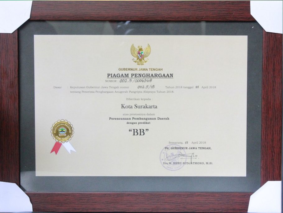Penghargaan Pembangunan Perencanaan Daerah Tahun 2018 Dengan Predikat “BB” Tingkat Provinsi Penghargaan Pembangunan Perencanaan Daerah Tahun 2018 Dengan Predikat "BB" Tingkat Provinsi